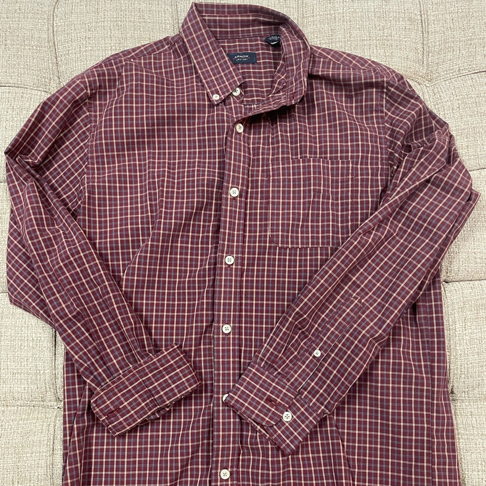 Men’s long sleeve dress shirt/button down size medium
